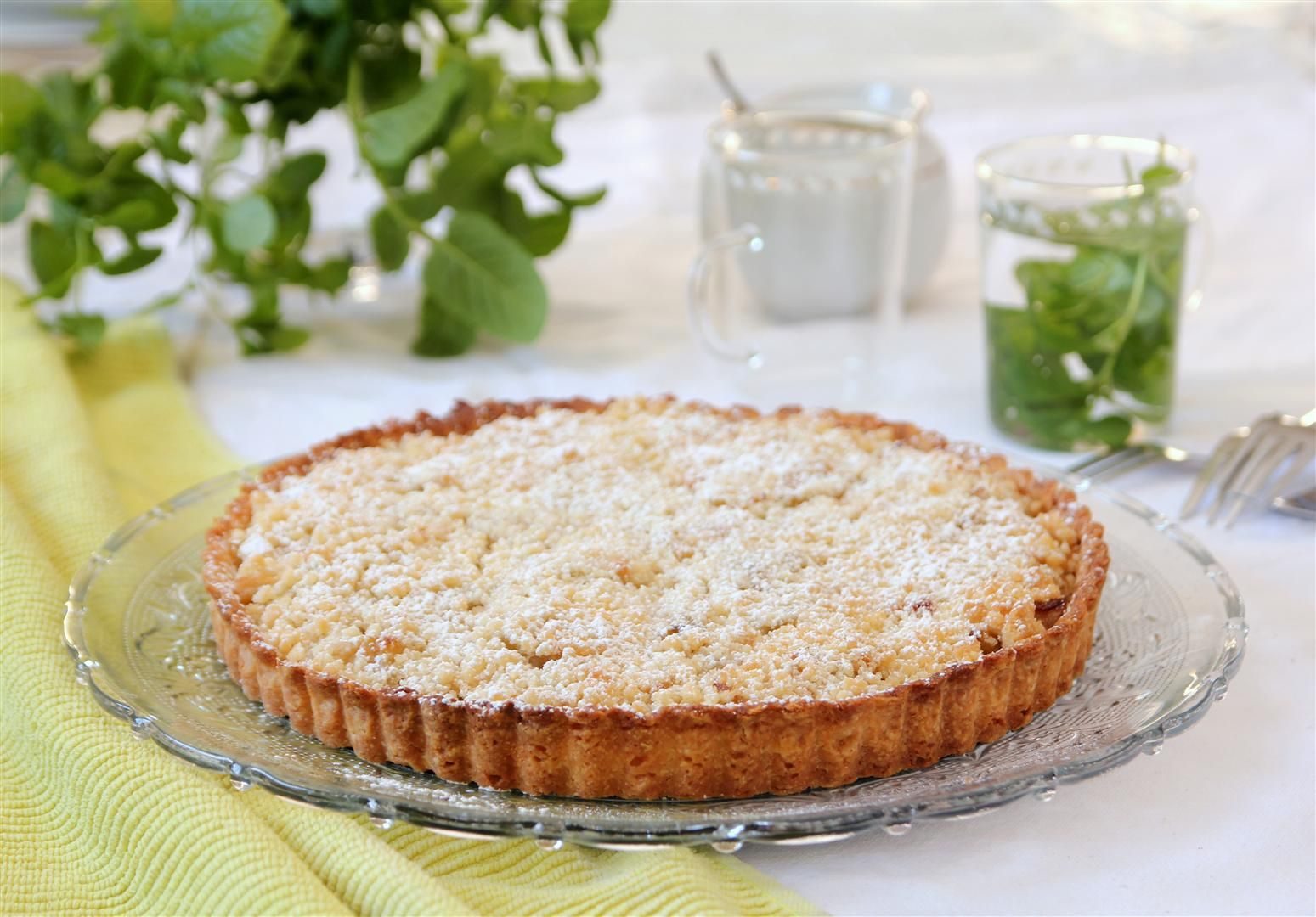 Apple pie with Hazelnut Streusel