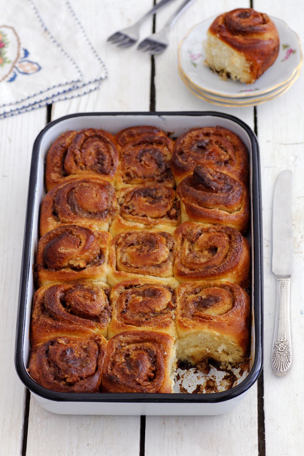 Cinnamon Rolls with Maple and Pecans 