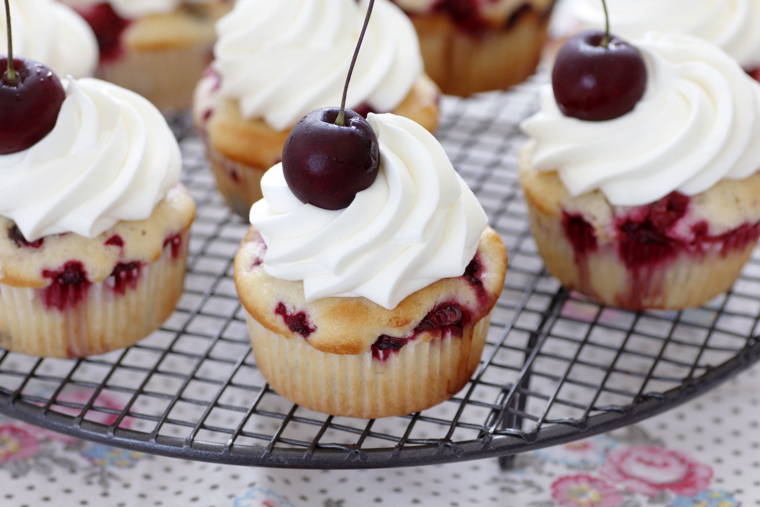 Vanilla Cupcakes with Mascarpone Cream and Berries