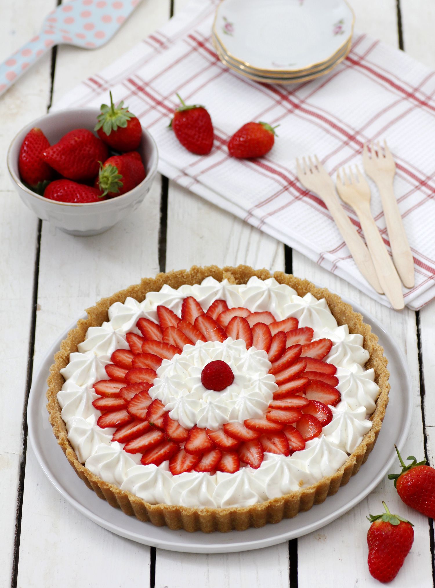 No-Bake Yogurt Strawberry Pie