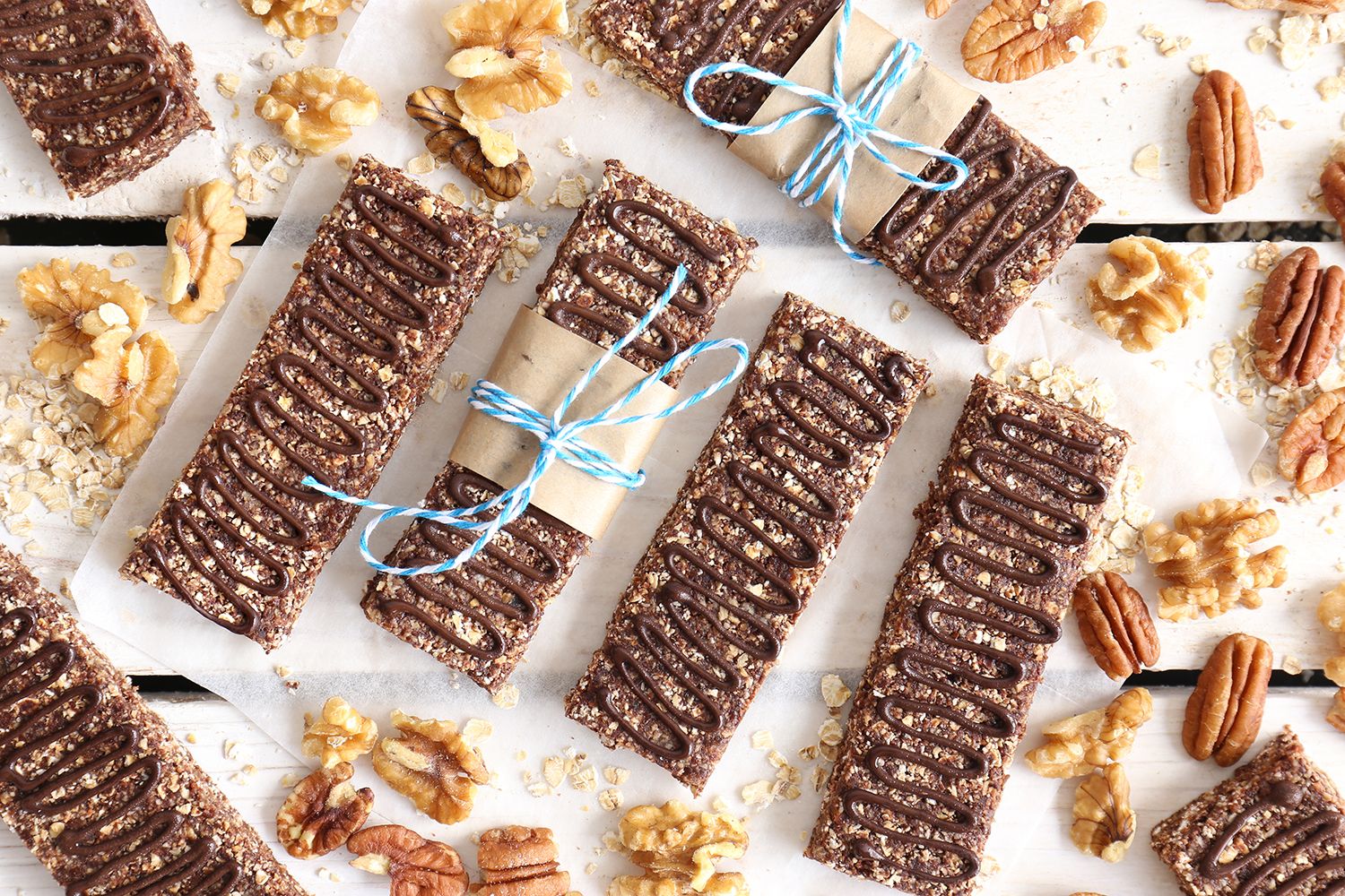 Homemade Protein Bars with Oatmeal and Chocolate