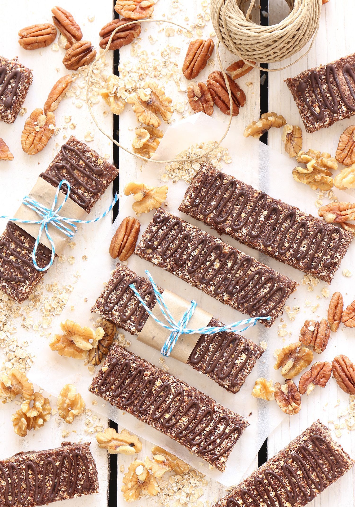 Homemade Protein Bars with Oatmeal and Chocolate Homemade Protein Bars with Oatmeal and Chocolate