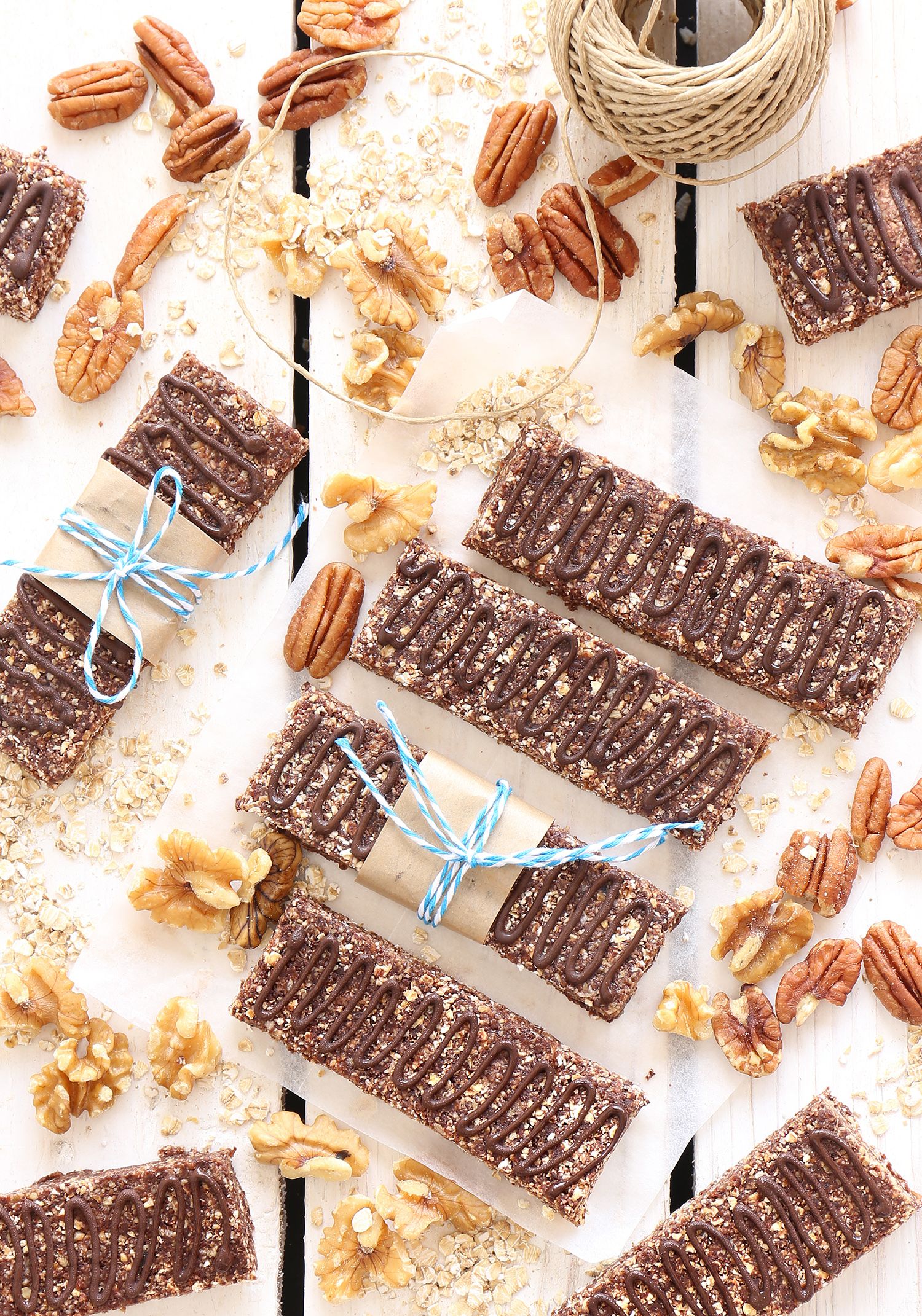 Homemade Protein Bars with Oatmeal and Chocolate