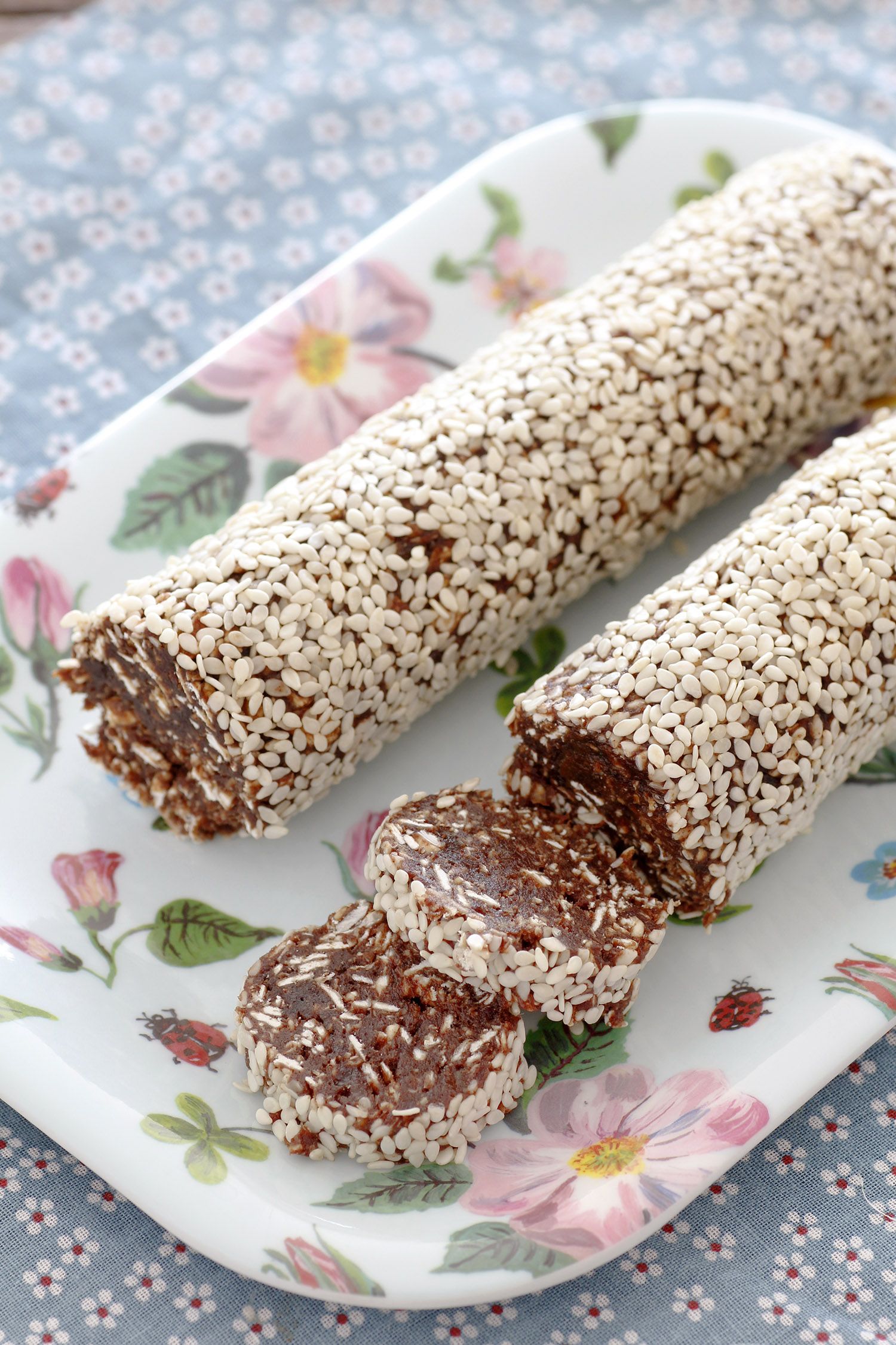 Healthy Chocolate Salami | Lil’ Cookie