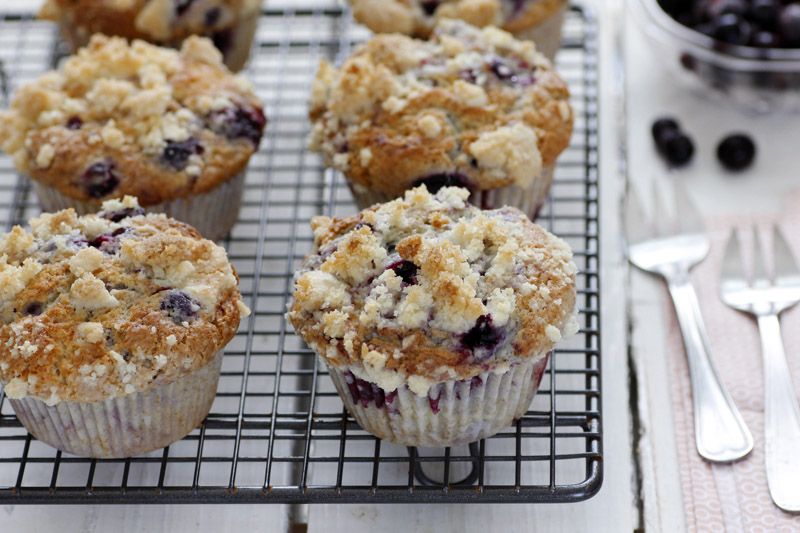 Starbucks Copycat Blueberry Muffins [www.lilcookie.com]