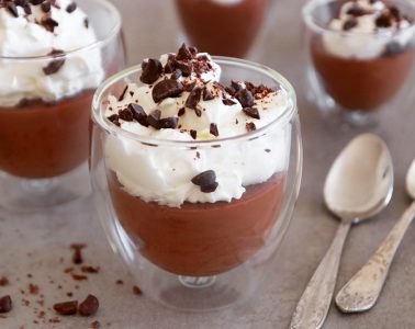 Chocolate Pudding with Whipped Cream | Photo: Natalie Levin