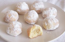 Butter Almond Cookies | Photo: Natalie Levin